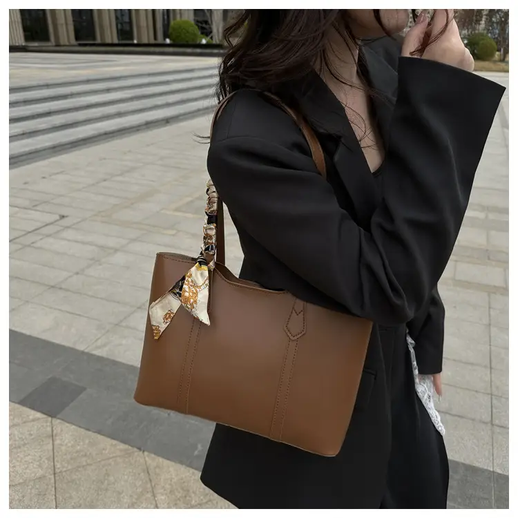 Women's Large Capacity Tote Bag Beige Spring 2025 — feature 18