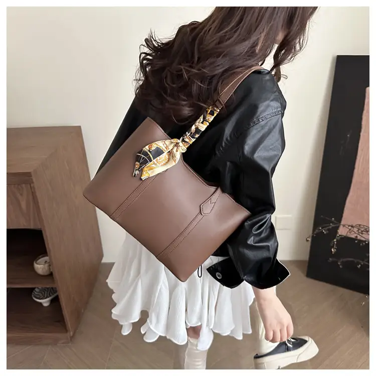 Women's Large Capacity Tote Bag Beige Spring 2025 — feature 29