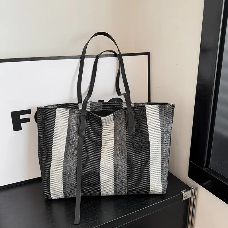 Korean Style Large Capacity Women's Shoulder Bag - Image 4