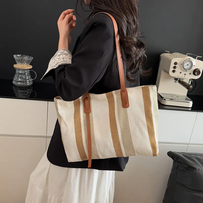 Korean Style Large Capacity Women's Shoulder Bag - Image 7