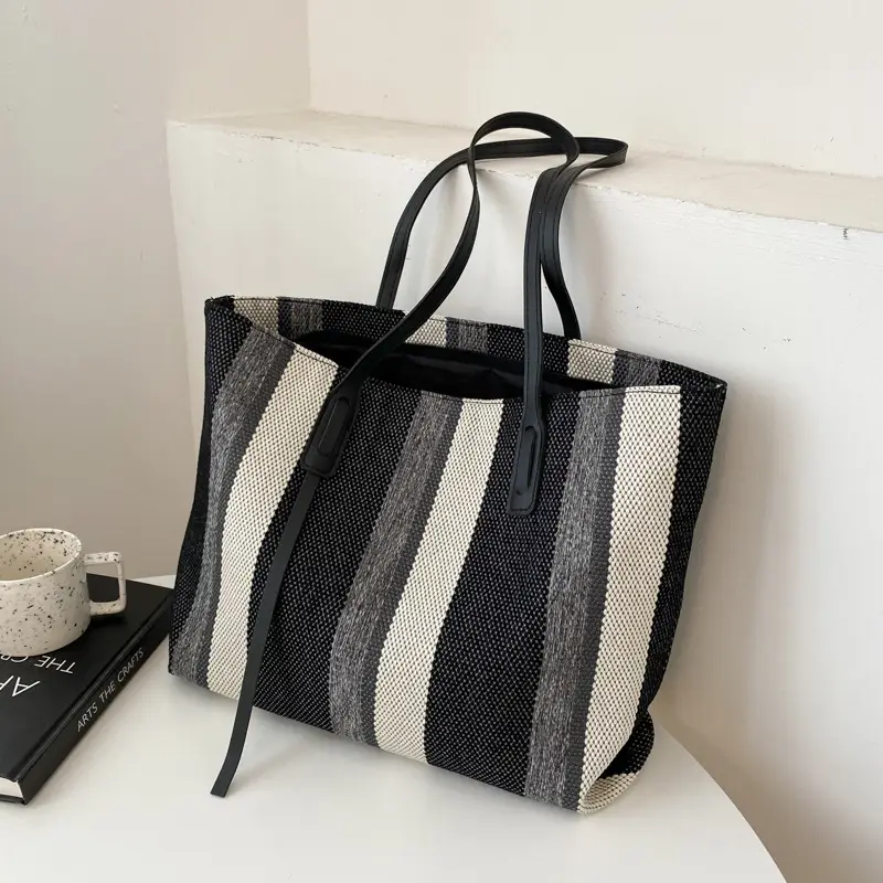 Korean Style Large Capacity Women's Shoulder Bag - Image 2