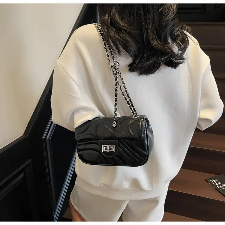 Light Green Embroidery Crossbody Bag with Silver Chain — feature 37