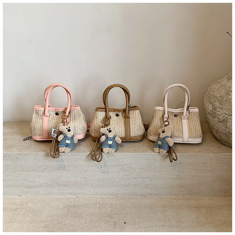 Women Straw Handbag with Cute Bear Design — feature 10