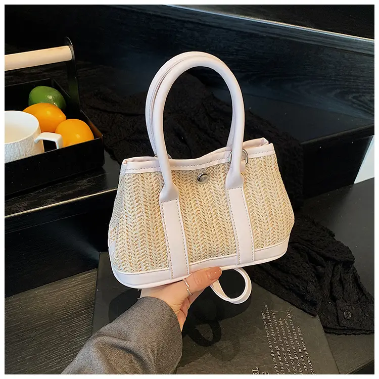 Women Straw Handbag with Cute Bear Design — feature 18