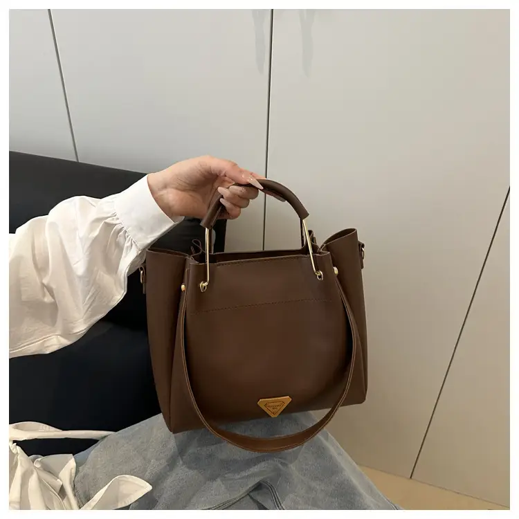Black Leather Bucket Bag for Women 2025 — feature 15