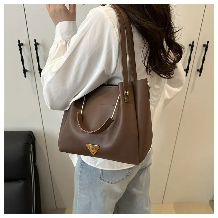 Black Leather Bucket Bag for Women 2025 — feature 16