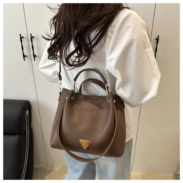 Black Leather Bucket Bag for Women 2025 — feature 18