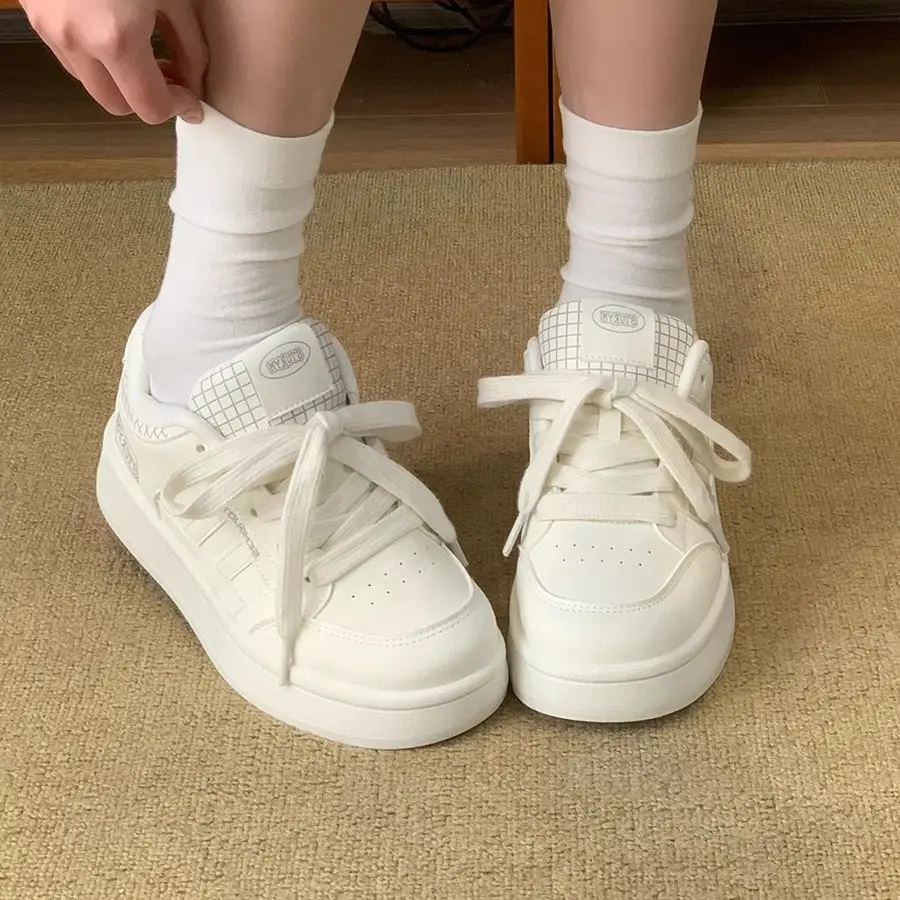 Factory Outlet Board Shoes Women's Breathable Spring and Summer New Chic Campus Lightweight Explosions Casual All-match Thick Sole White Shoes — feature 2