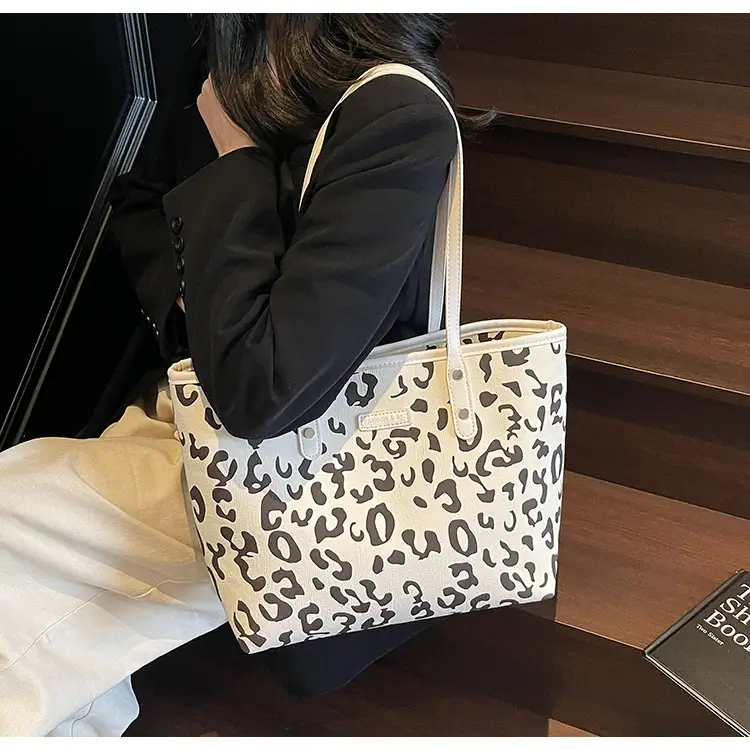 Women Leopard Print Canvas Shoulder Bag 2025 — feature 10