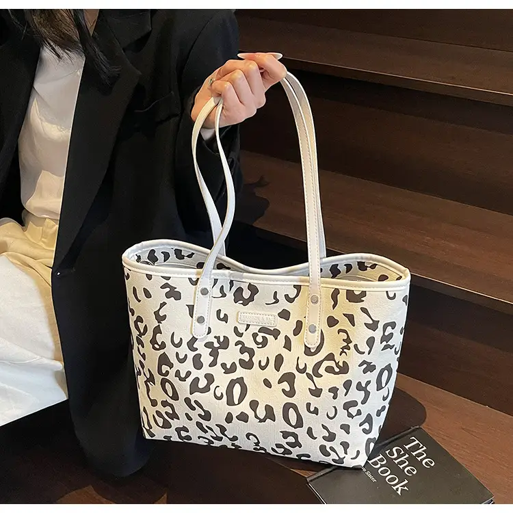 Women Leopard Print Canvas Shoulder Bag 2025 — feature 9