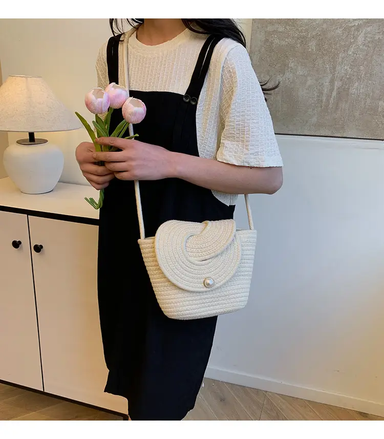 Women's Pearl Pearl Flip Bucket Bag 2025 — feature 1