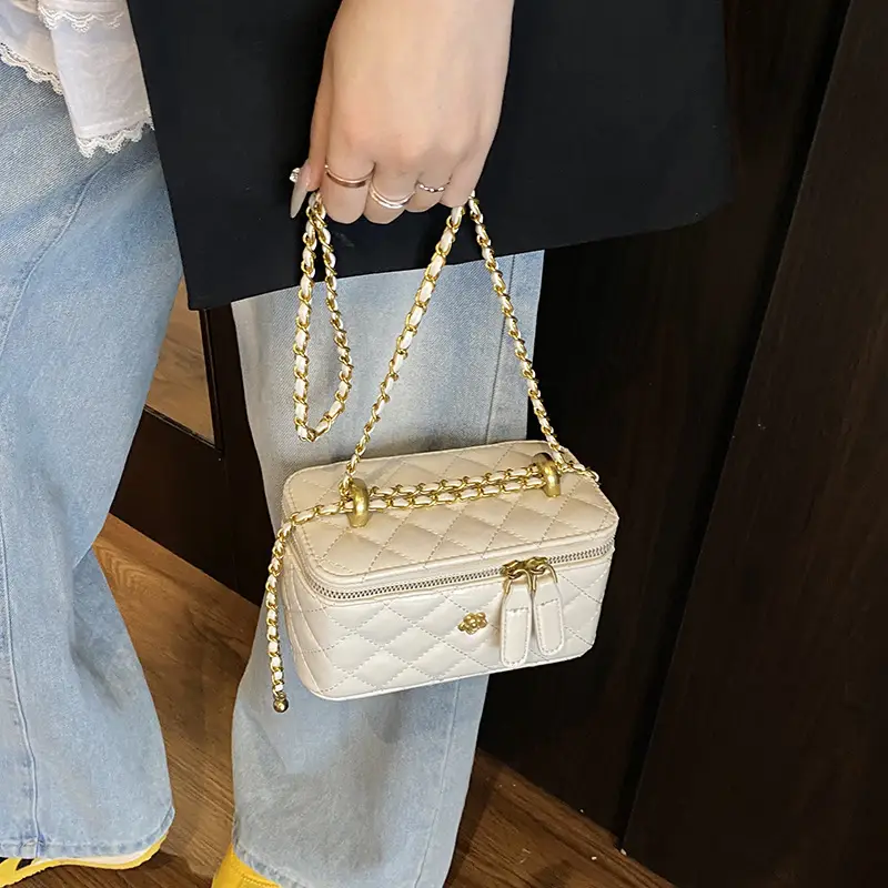 White Rhombic Chain Shoulder Bag for Women - Image 6