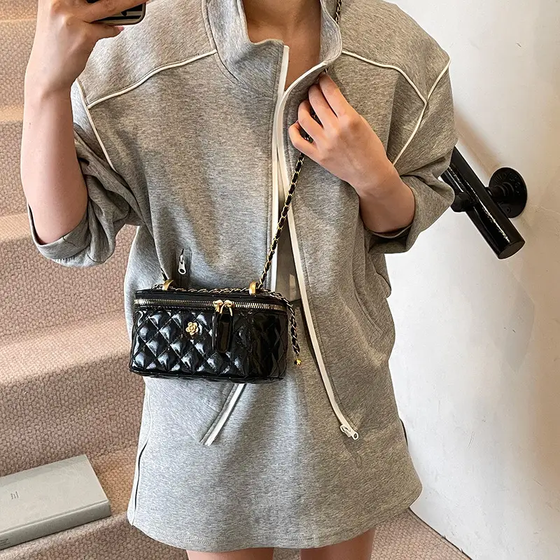 White Rhombic Chain Shoulder Bag for Women - Image 7