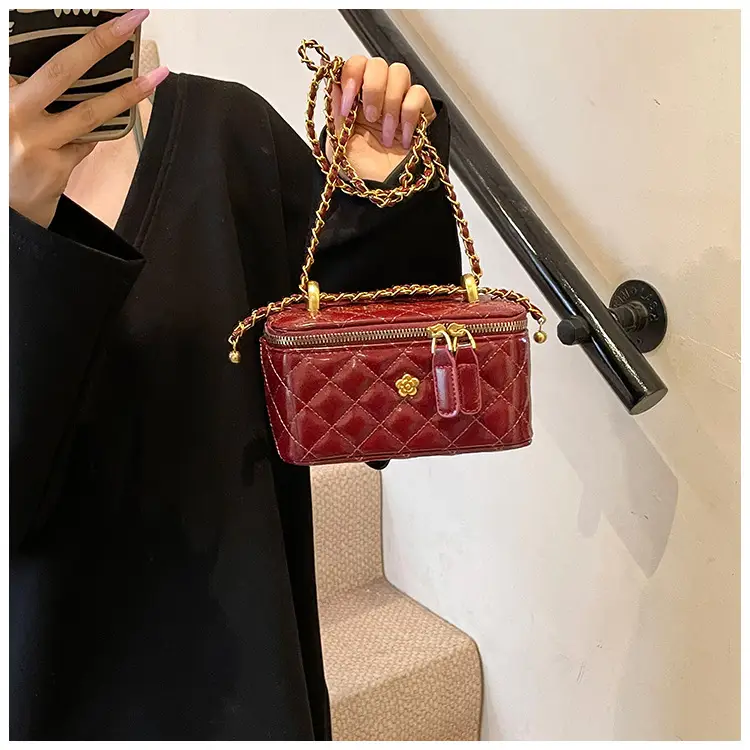 White Rhombic Chain Shoulder Bag for Women — feature 11