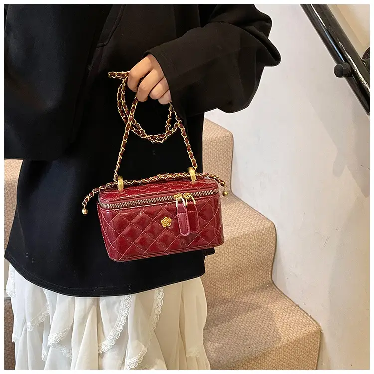 White Rhombic Chain Shoulder Bag for Women — feature 12