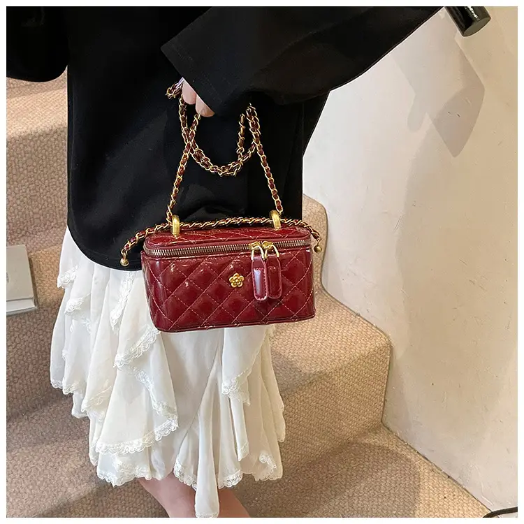 White Rhombic Chain Shoulder Bag for Women — feature 13