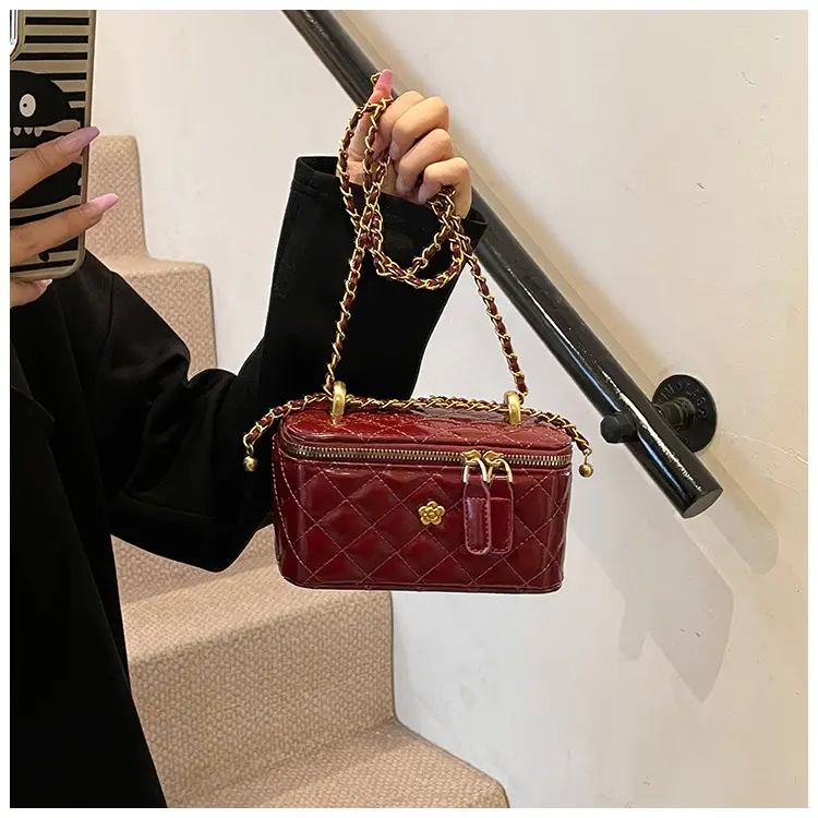 White Rhombic Chain Shoulder Bag for Women — feature 14