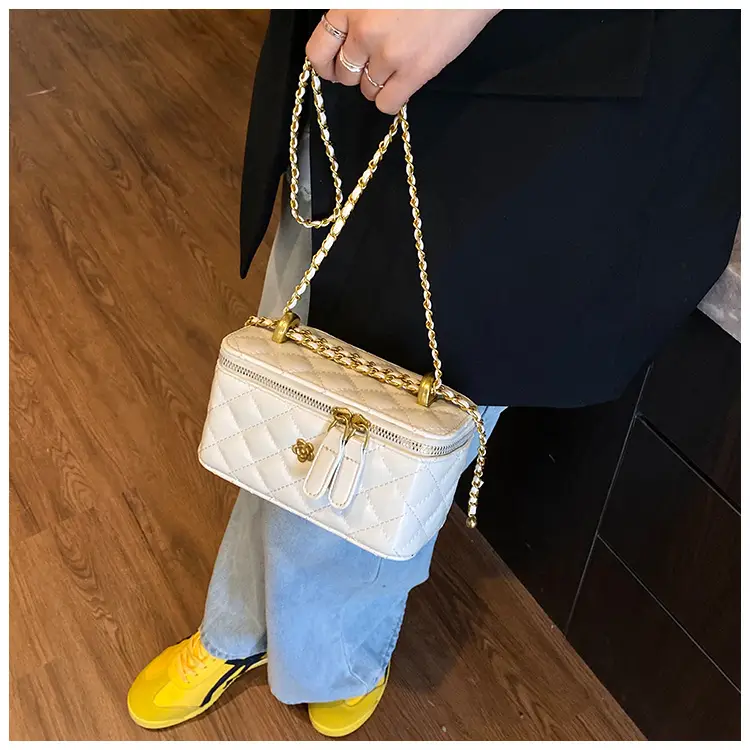 White Rhombic Chain Shoulder Bag for Women — feature 15