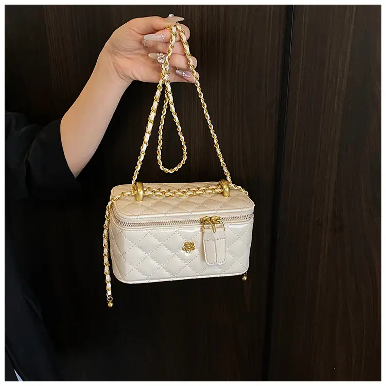 White Rhombic Chain Shoulder Bag for Women — feature 17