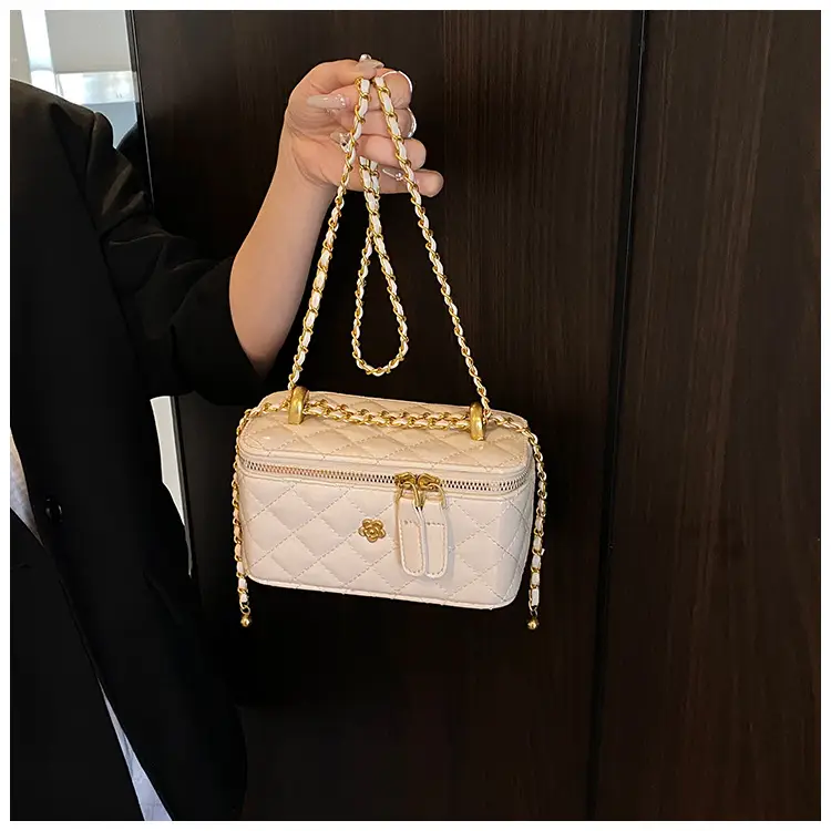 White Rhombic Chain Shoulder Bag for Women — feature 18