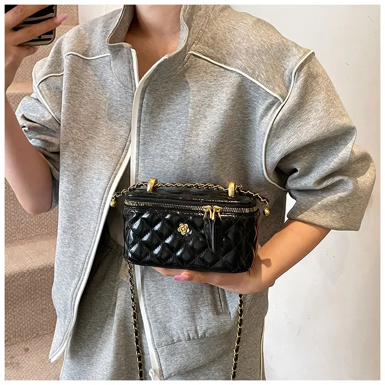 White Rhombic Chain Shoulder Bag for Women — feature 19