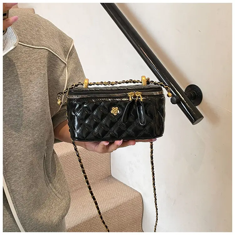 White Rhombic Chain Shoulder Bag for Women — feature 20