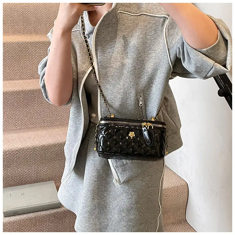 White Rhombic Chain Shoulder Bag for Women — feature 21
