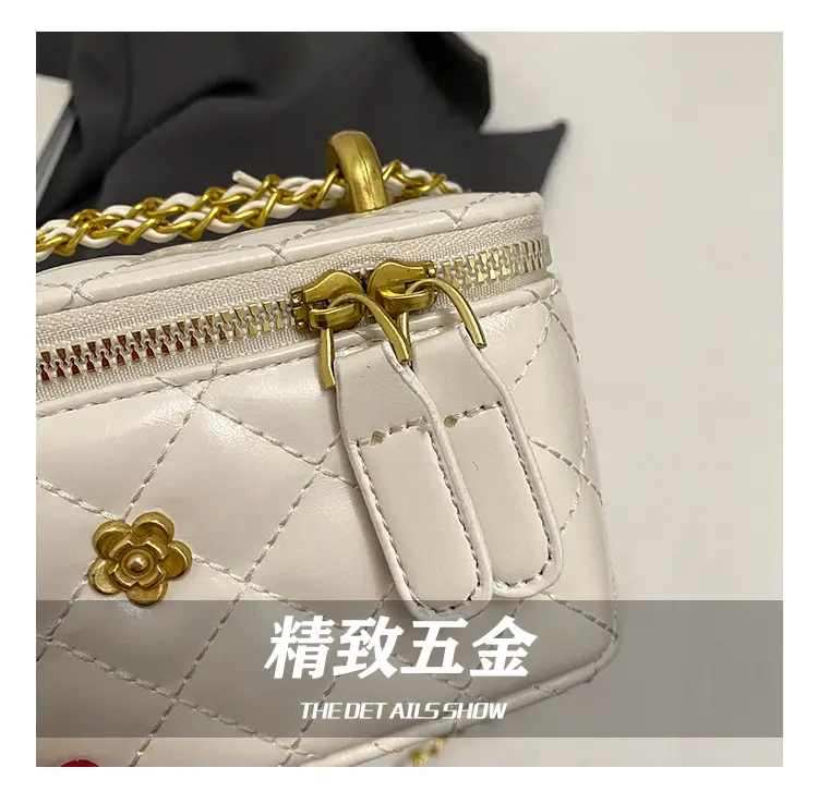 White Rhombic Chain Shoulder Bag for Women — feature 6