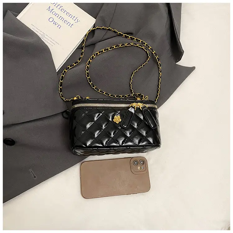 White Rhombic Chain Shoulder Bag for Women — feature 8