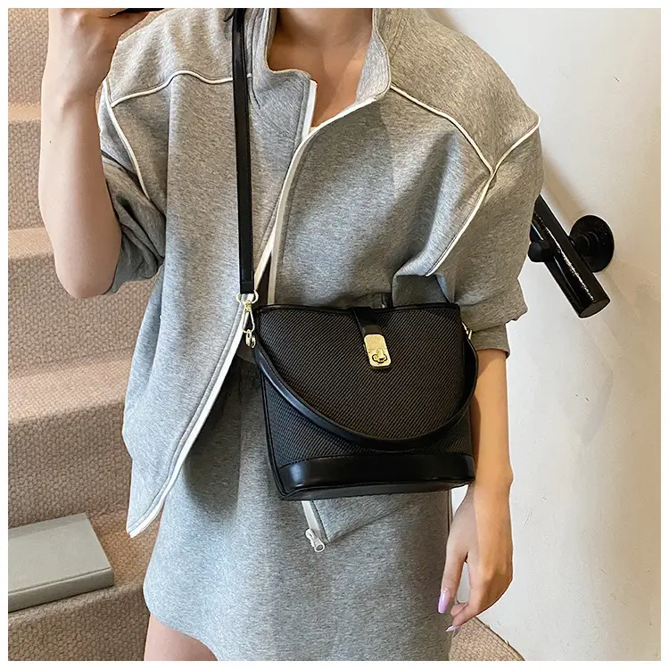Women's Beige Mesh Crossbody Bag with Leather Strap — feature 17