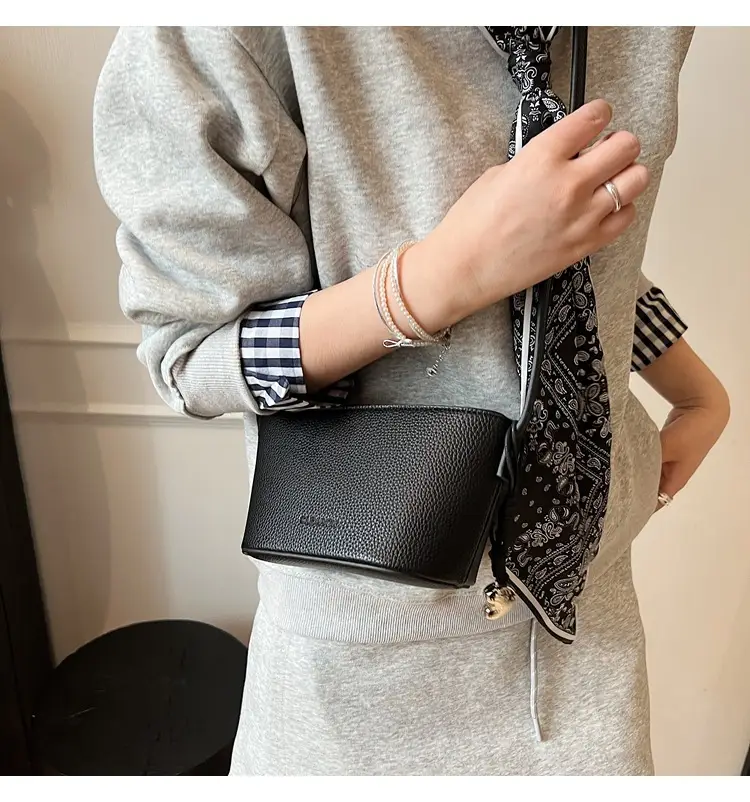 Women's Summer Shoulder Messenger Bag Beige Textured 2025 — feature 12
