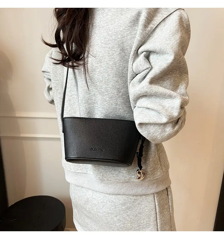 Women's Summer Shoulder Messenger Bag Beige Textured 2025 — feature 13
