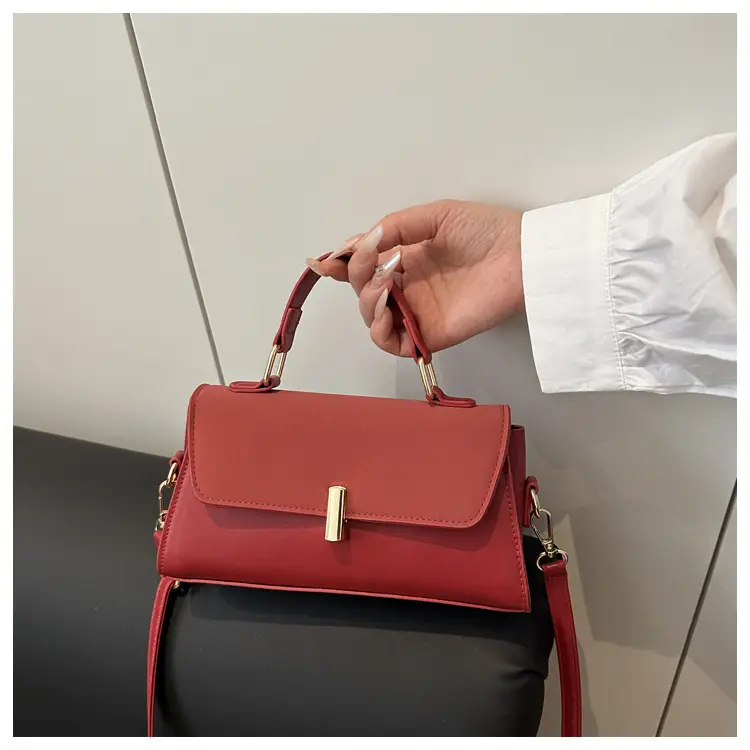 Black Textured Shoulder Bag for Women 2025 — feature 14