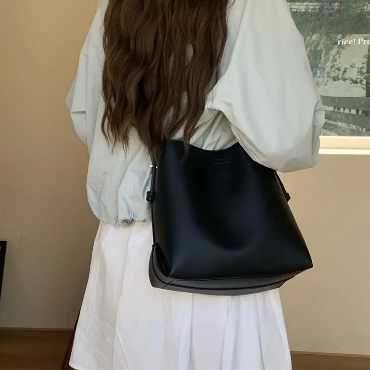 2026 Women's Black Leather Tote Bag Large Capacity - Image 5