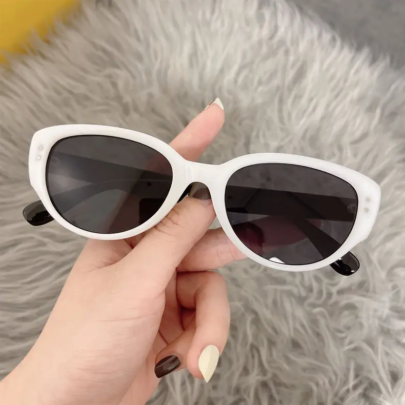 Queen Jiaer White Cat Eye Sunglasses for Men