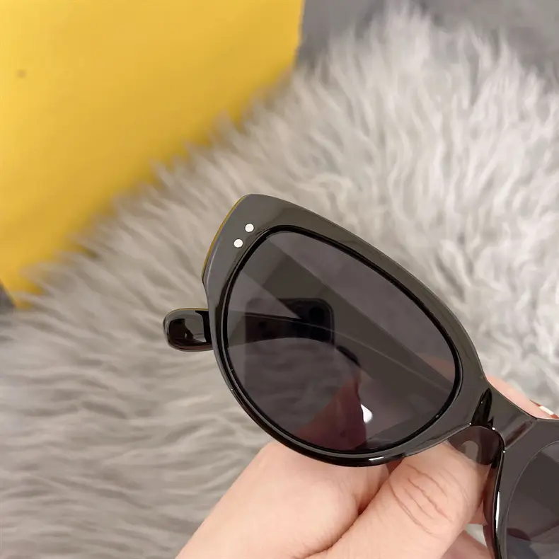 Queen Jiaer White Cat Eye Sunglasses for Men — feature 10