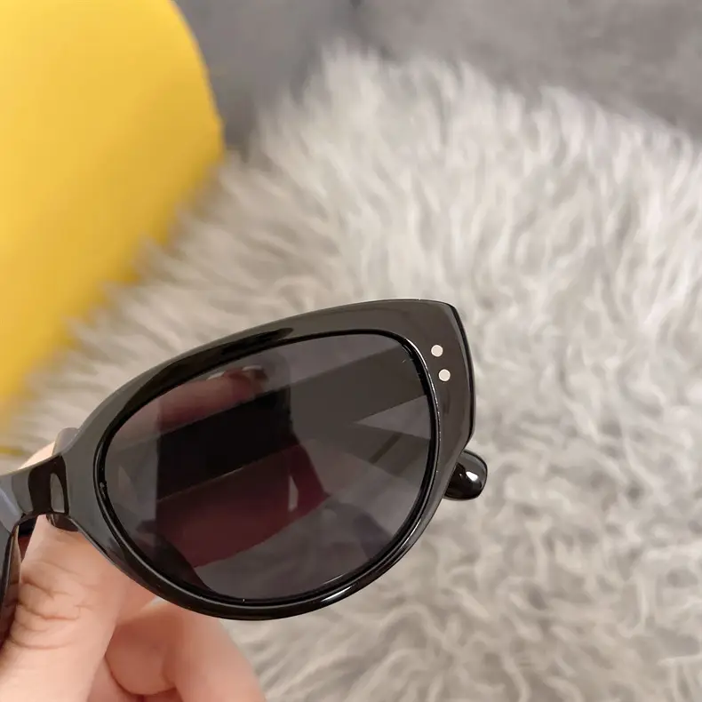 Queen Jiaer White Cat Eye Sunglasses for Men — feature 11