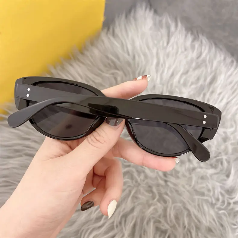 Queen Jiaer White Cat Eye Sunglasses for Men — feature 12