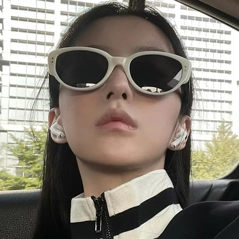 Queen Jiaer White Cat Eye Sunglasses for Men — feature 5