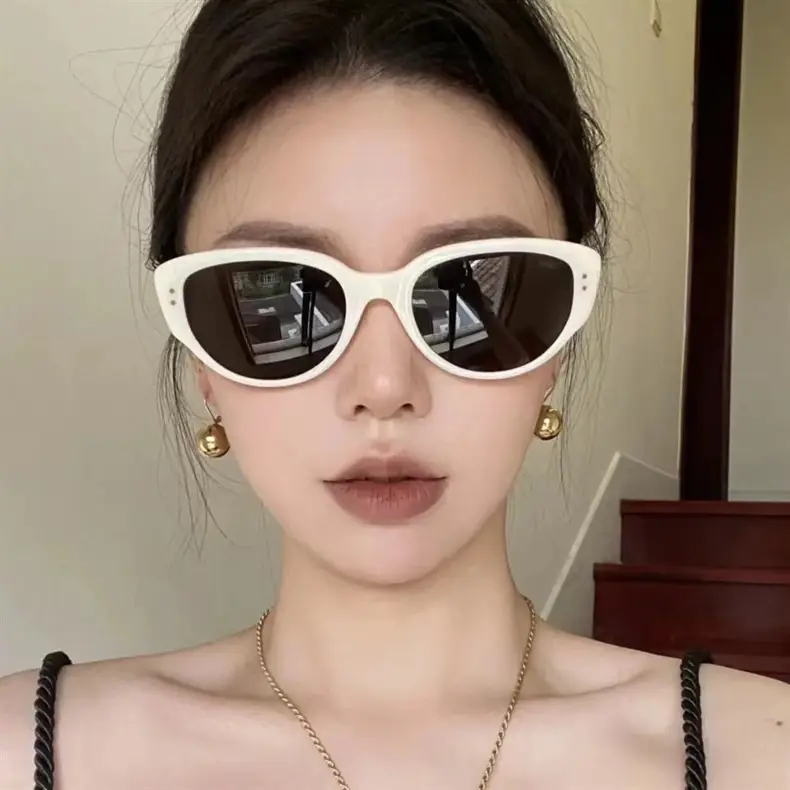 Queen Jiaer White Cat Eye Sunglasses for Men — feature 6