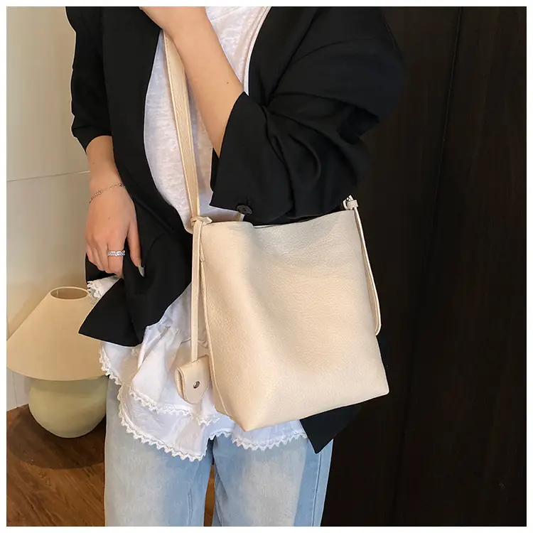 Black Leather Bucket Bag for Women 2025 — feature 10