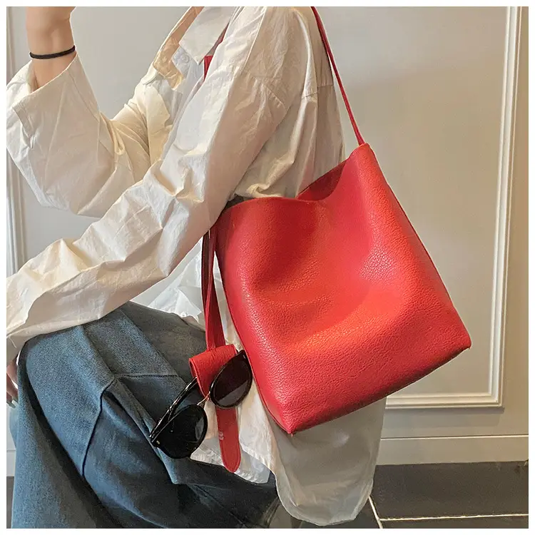 Black Leather Bucket Bag for Women 2025 — feature 12