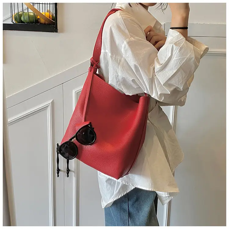 Black Leather Bucket Bag for Women 2025 — feature 13