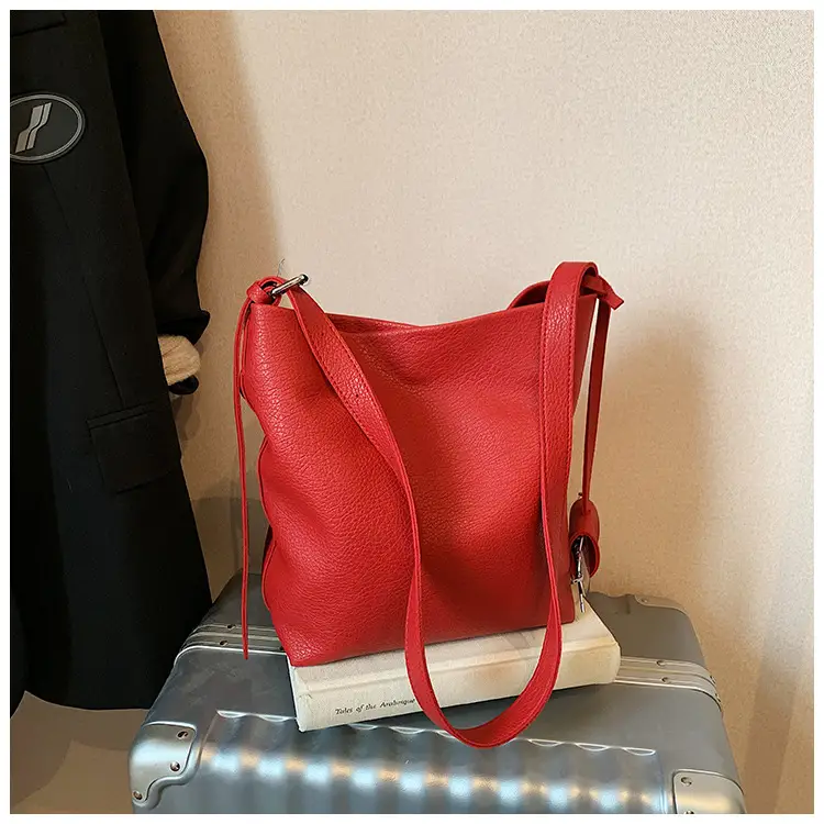 Black Leather Bucket Bag for Women 2025 - Image 4