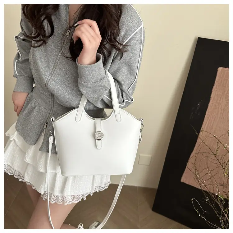 Green Vintage Niche Handbag for Women — feature 17