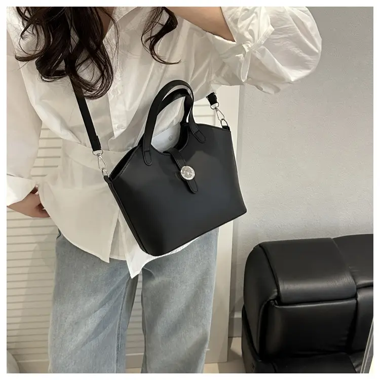 Green Vintage Niche Handbag for Women — feature 36