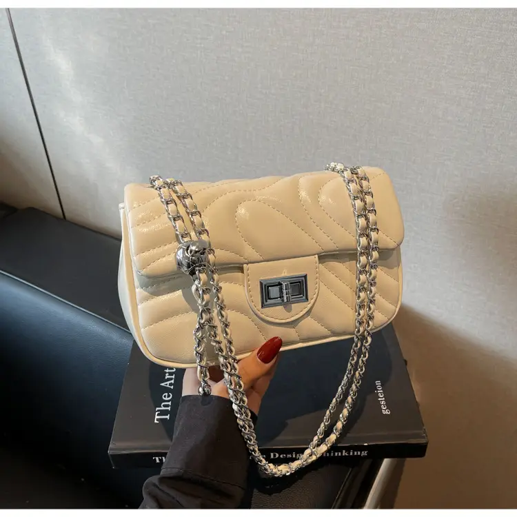 Black Chain Crossbody Bag Korean Style 2026 — feature 10