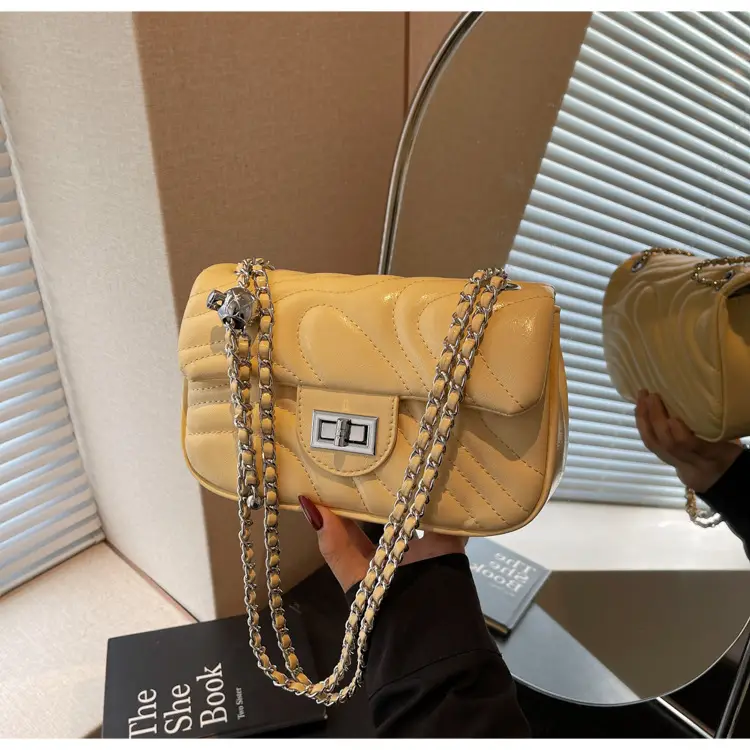 Black Chain Crossbody Bag Korean Style 2026 — feature 13