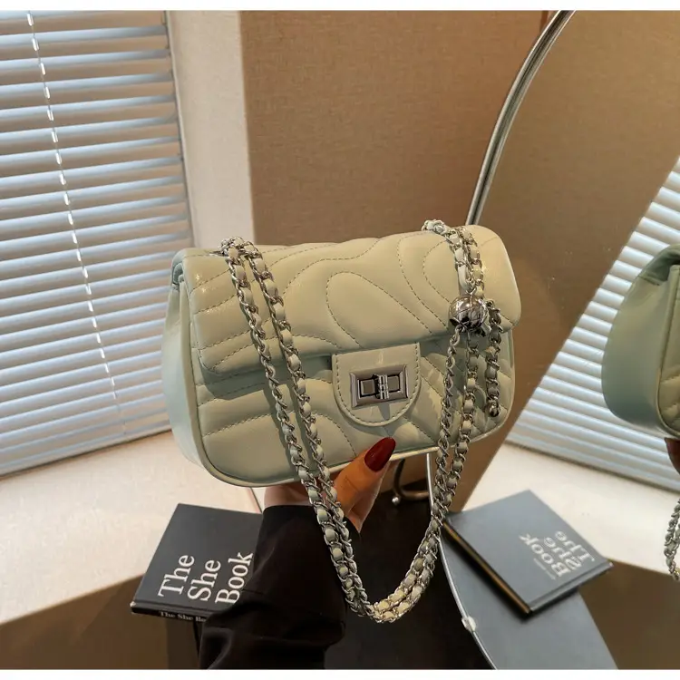 Black Chain Crossbody Bag Korean Style 2026 — feature 14