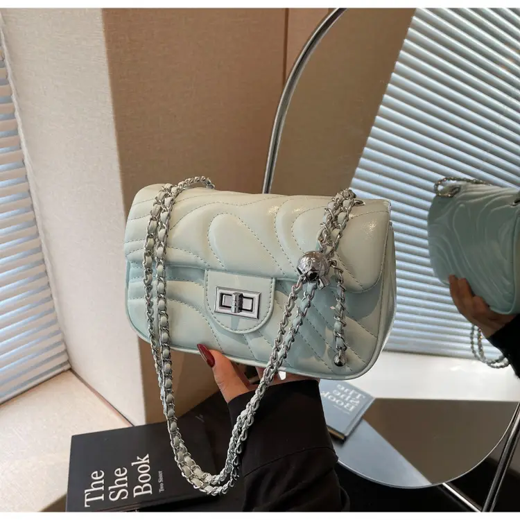 Black Chain Crossbody Bag Korean Style 2026 — feature 15